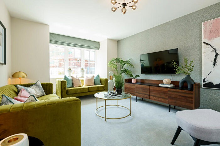 4 Bedroom Detached House For Sale In Oundle Road, Alwalton, Peterborough, PE7