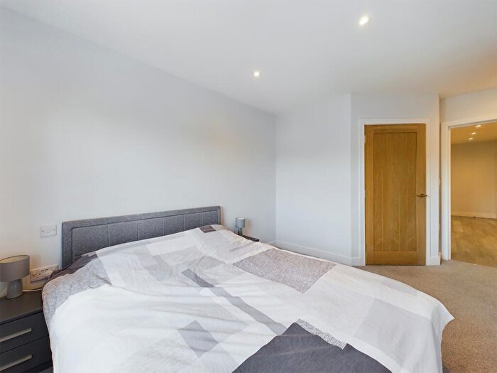 1 Bedroom Flat To Rent In Jem House, Grove Gardens, High Wycombe, HP13