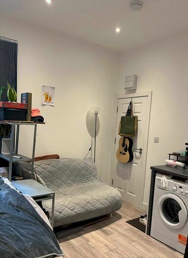 Studio To Rent In Hillcrest Road, Acton, W3