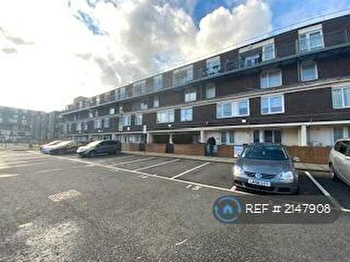 3 Bedroom Maisonette To Rent In Mccullum Road, London, E3