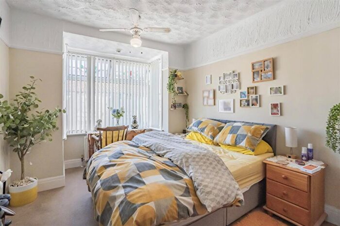 3 Bedroom End Of Terrace House For Sale In Colebrook Avenue, Portsmouth, PO3