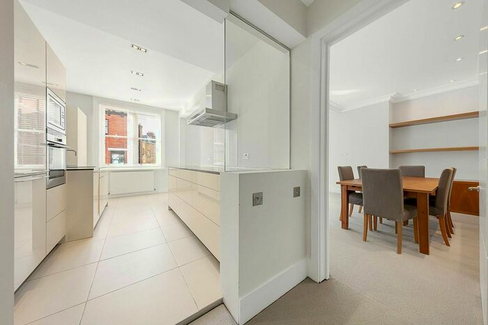 2 Bedroom Flat To Rent In Hans Crescent, Knightsbridge, London, SW1X