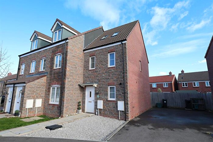 3 Bedroom Town House To Rent In Fuchsia Road, Emersons Green, Bristol, BS16