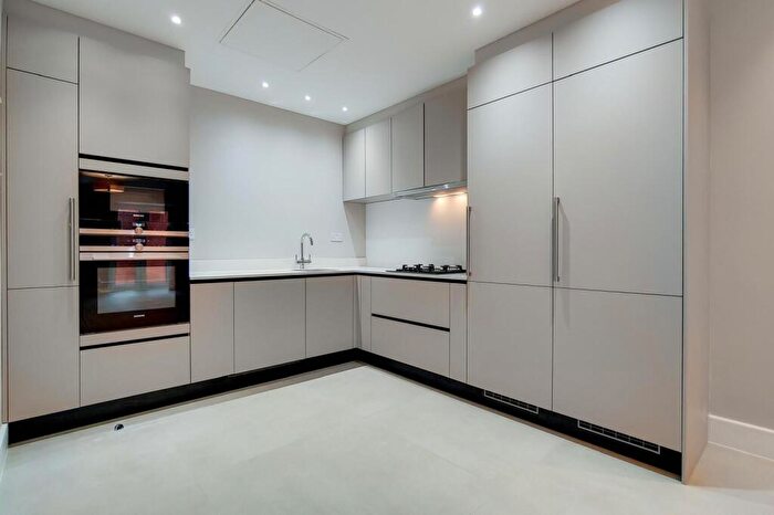 3 Bedroom Apartment To Rent In Fitzjohns Avenue, London, NW3