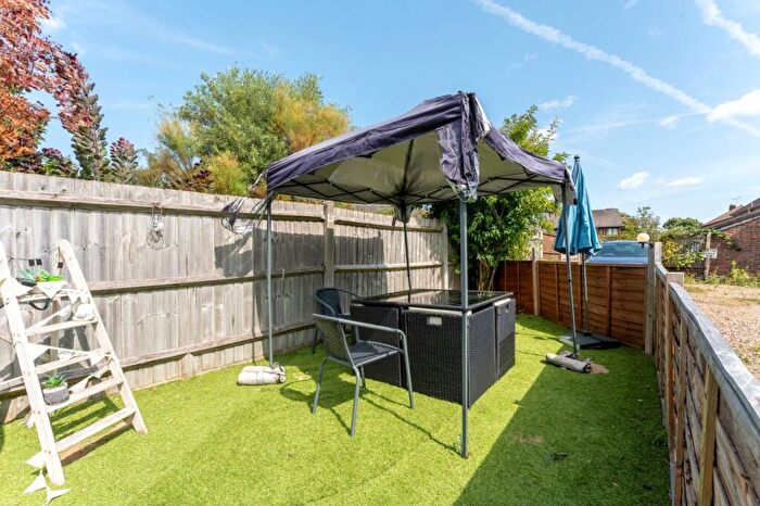 1 Bedroom Maisonette For Sale In Victoria Road, Sutton, SM1