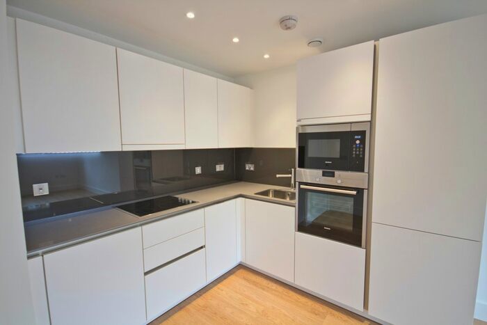 2 Bedroom Flat To Rent In Upper Richmond Road, Putney, SW15