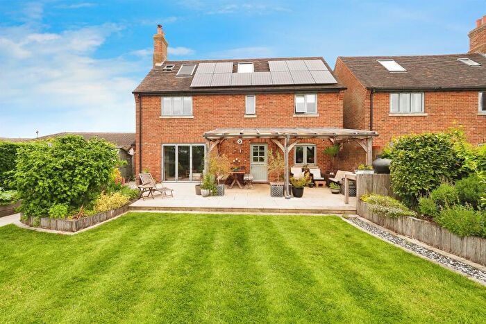 4 Bedroom Detached House For Sale In Repton Road, Hartshorne, Swadlincote, DE11