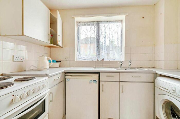 1 Bedroom Flat For Sale In Roman Way, Billingshurst, West Sussex, RH14