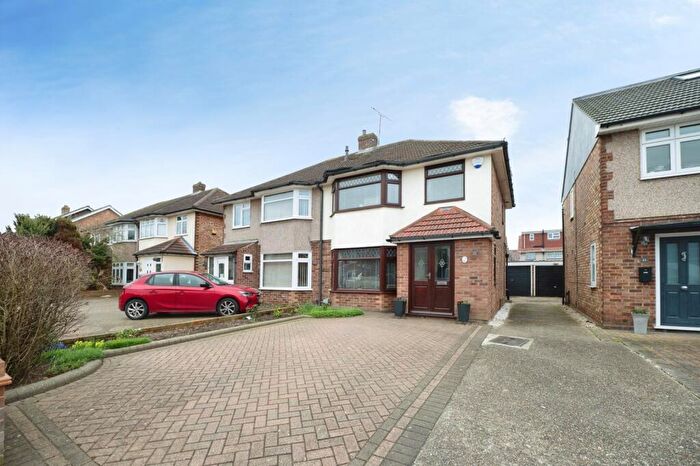 3 Bedroom Semi Detached House For Sale In Gray Gardens, Rainham, RM13