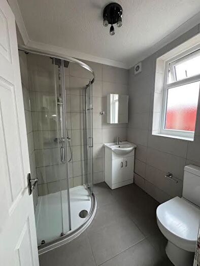 4 Bedroom Semi-Detached House To Rent In Haselbury Road, Edmonton, N9