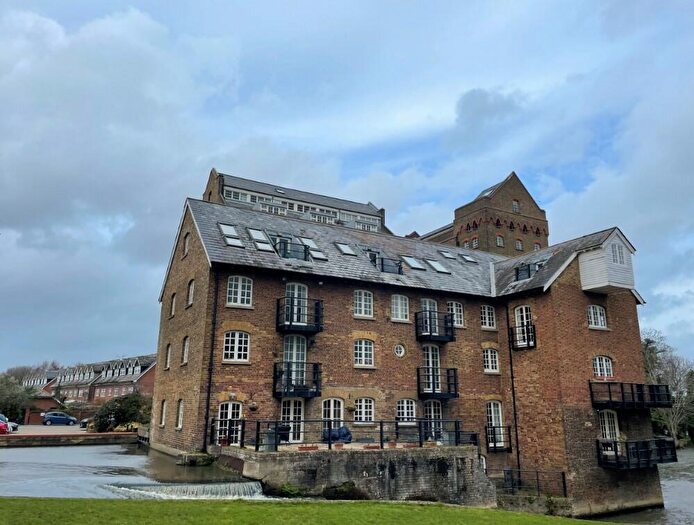 2 Bedroom Apartment To Rent In Bourneside Road, Addlestone, Surrey, KT15