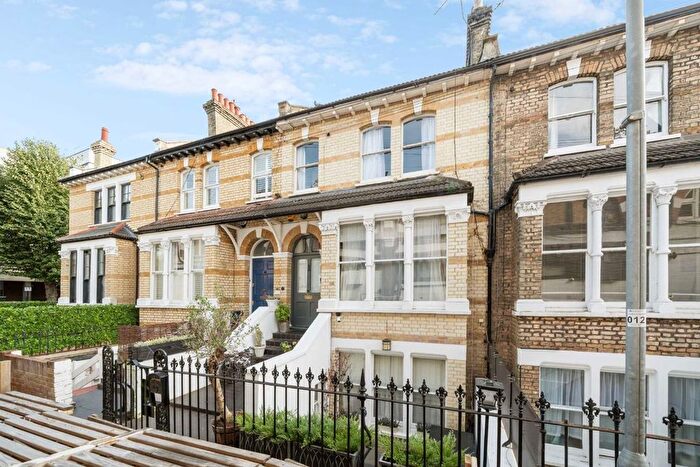 4 Bedroom Property To Rent In Linden Gardens, Chiswick, W4