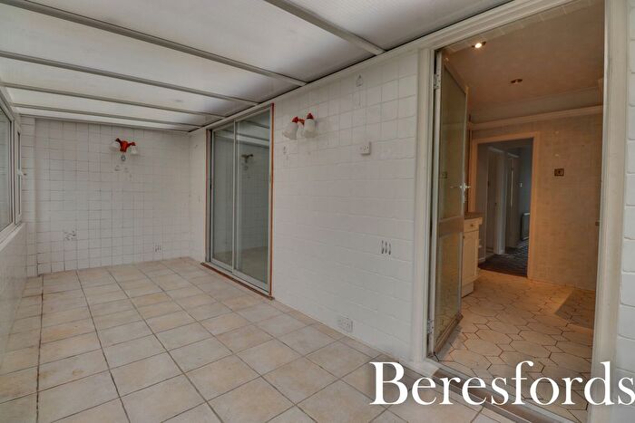 2 Bedroom Bungalow For Sale In Arnolds Close, Hutton, CM13