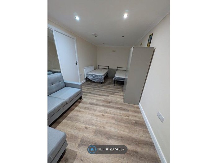 Studio To Rent In Seaton Road, Hayes, UB3