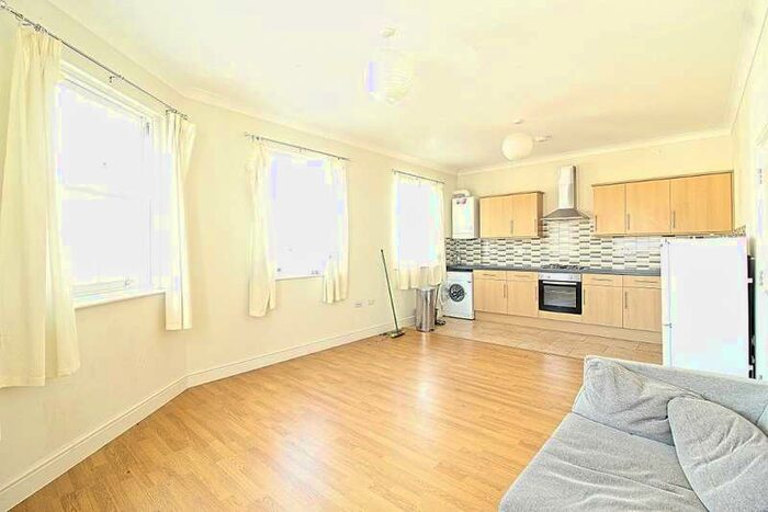 2 Bedroom Flat To Rent In Hoe Street, London, E17