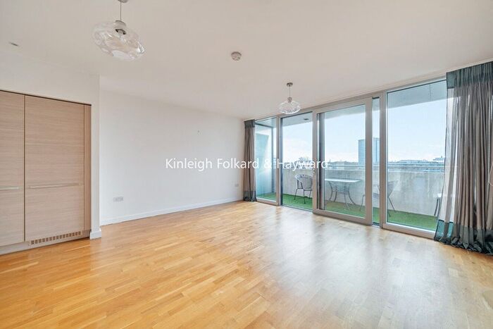 2 Bedroom Flat To Rent In Colonial Drive, Chiswick, London, W4