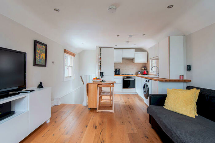 1 Bedroom Flat To Rent In Bishops Road, Highgate, N6