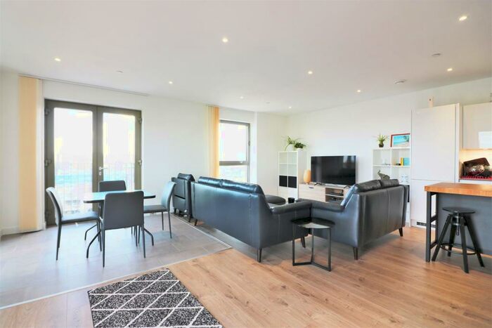 3 Bedroom Apartment To Rent In Armada Way, Galleons Reach, E6