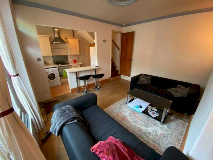 2 Bedroom House To Rent In Thornville Ave, Leeds, LS6