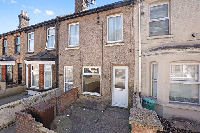 1 Bedroom Flat To Rent In Luton Road, Chatham, ME4