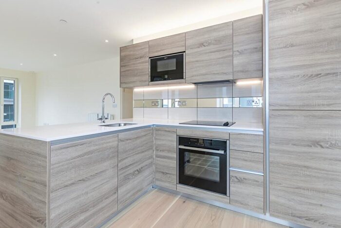 2 Bedroom Apartment To Rent In Hampton Apartments, Woolwich, SE18