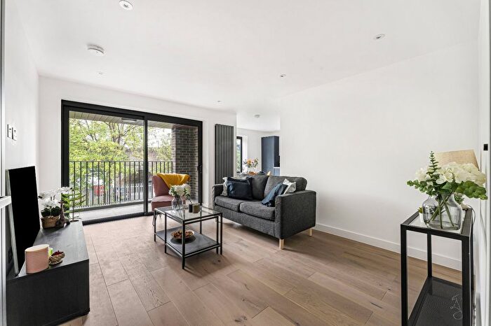 1 Bedroom Flat For Sale In Cleveland House, Clinton Road, E7