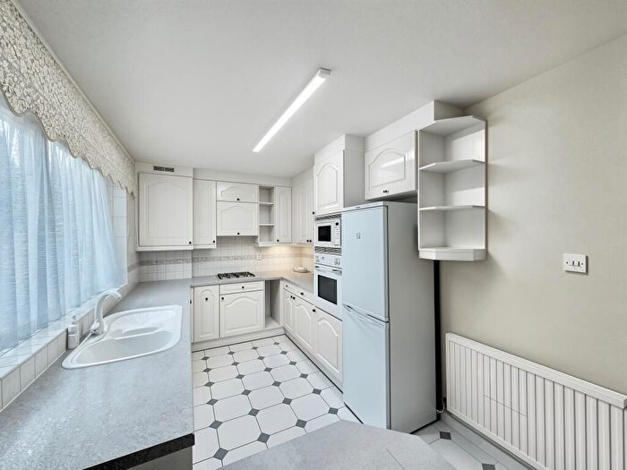 2 Bedroom Flat To Rent In Hendon Lane, Finchley, N3