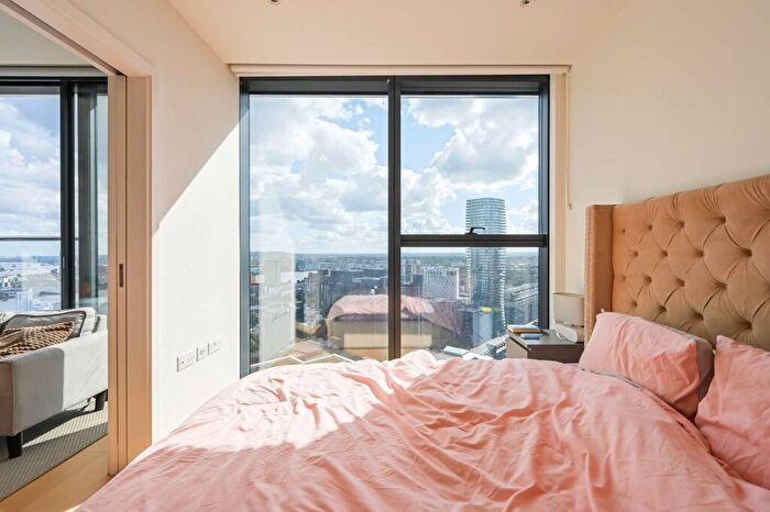 1 Bedroom Flat For Sale In Marsh Wall, Canary Wharf, London, E14