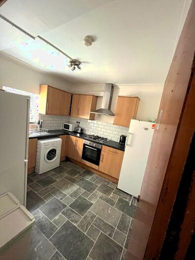 4 Bedroom Flat To Rent In Crwys Road, Cardiff, CF24