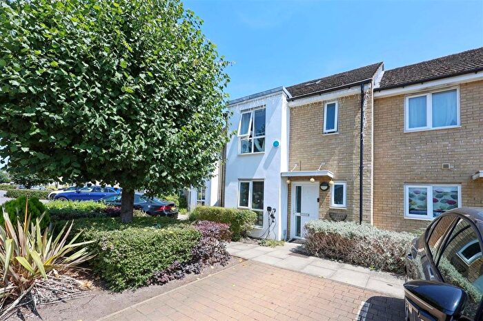 3 Bedroom End Of Terrace House For Sale In Evergreen Drive, West Drayton, UB7