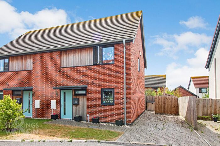 3 Bedroom Semi Detached House For Sale In Granary Way, Hingham, Norwich, NR9