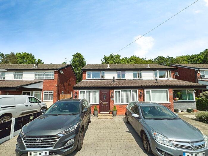 3 Bedroom Semi-Detached House For Sale In Meadowcroft, Radcliffe, M26
