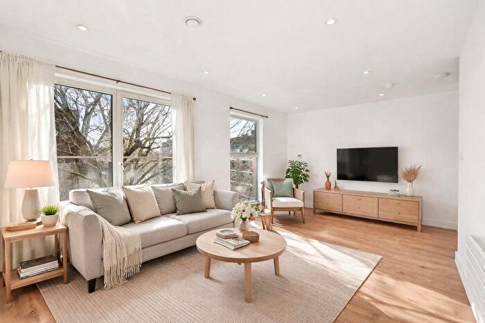 1 Bedroom Flat For Sale In Clapham Road, London, SW9