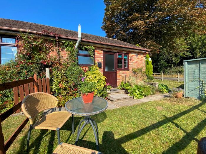 1 Bedroom Bungalow To Rent In Kennel Lane, Littleton, SO22