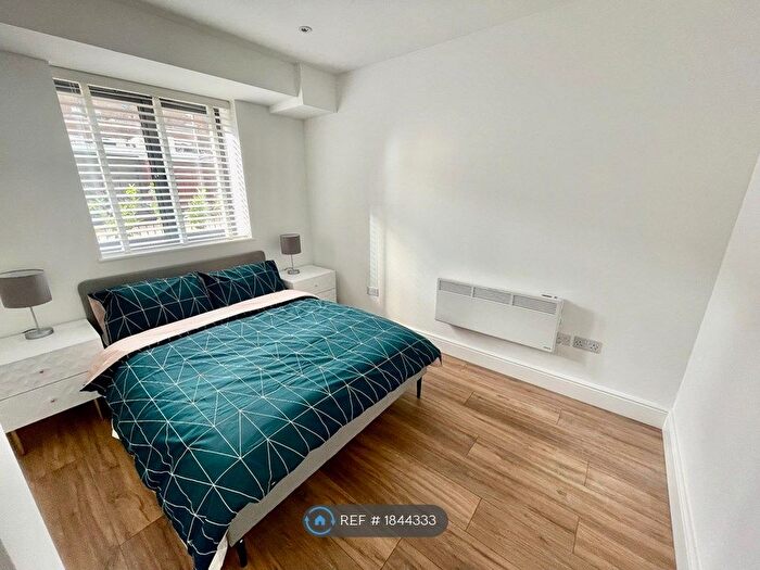 1 Bedroom Flat To Rent In Bramley Crescent, Ilford, IG2