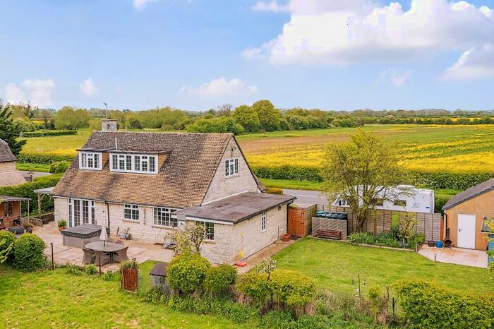 3 Bedroom Detached House To Rent In Standlake, OX29