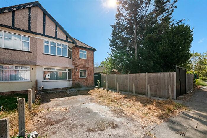 2 Bedroom Maisonette For Sale In Shakespeare Avenue, Hayes, UB4