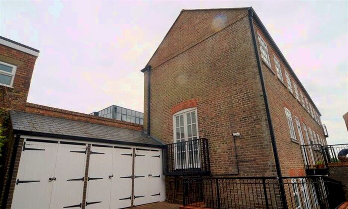 3 Bedroom House To Rent In Milliners Court, Lattimore Road, St Albans, AL1