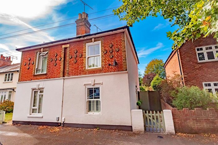 2 Bedroom Semi-detached House For Sale In Winchester Street, Farnborough, GU14