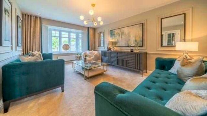 4 Bedroom Semi-Detached House To Rent In Stoke Poges Lane, Slough, Slough, SL1