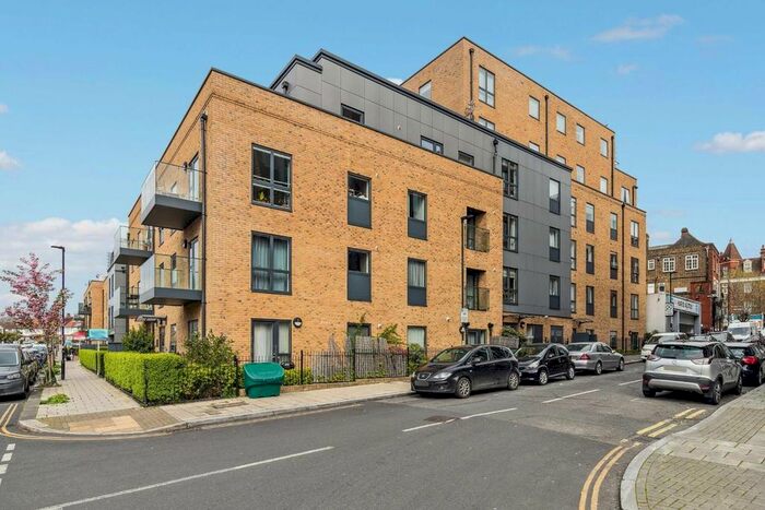 2 Bedroom Flat To Rent In Ardwell Road, London, SW2