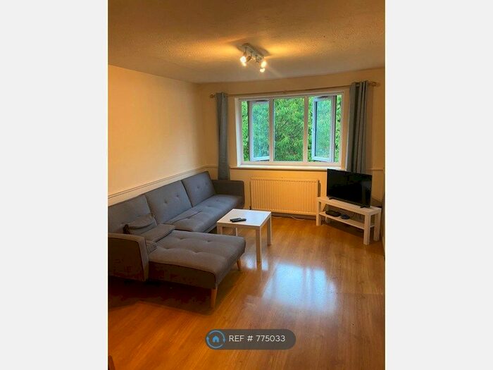 1 Bedroom Flat To Rent In Friern Barnet, London, N11