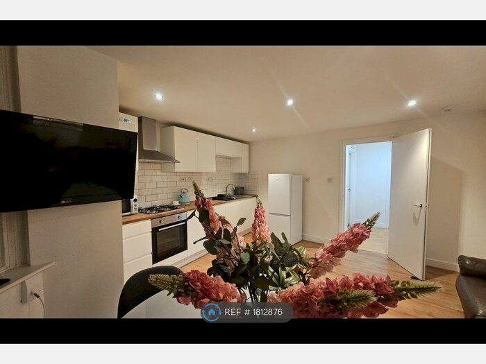 3 Bedroom Maisonette To Rent In Marriott Street, Semilong, Northampton, NN2