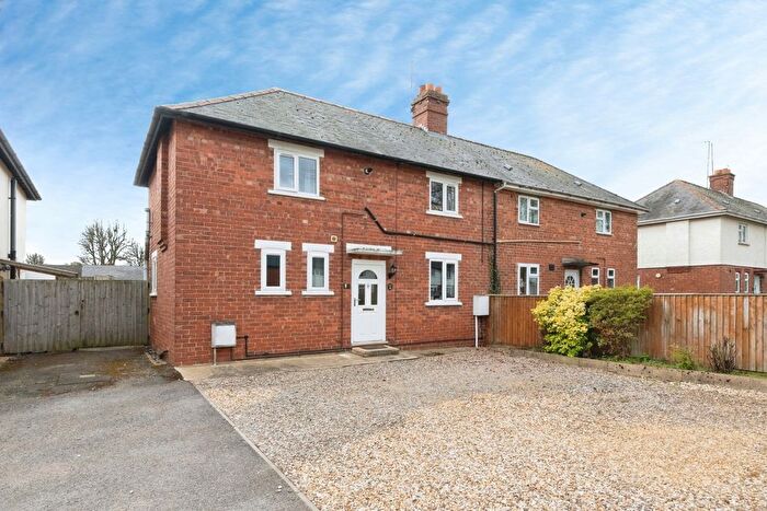 2 Bedroom Semi Detached House For Sale In Springfield Avenue, Banbury, Oxfordshire, OX16