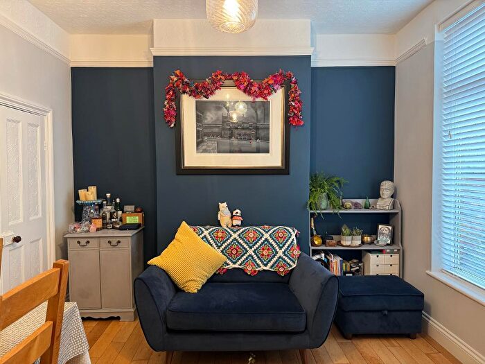 3 Bedroom Terraced House For Sale In Rockingham Road, Kettering, Northamptonshire, NN16