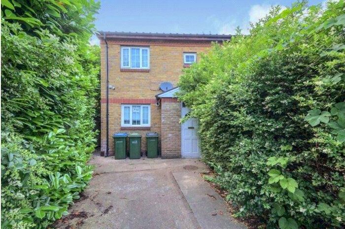 3 Bedroom End Of Terrace House To Rent In Temple Close, Thamesmead, London, SE28