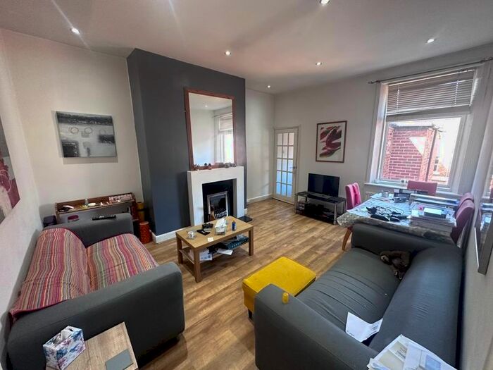 2 Bedroom Flat To Rent In Spencer Street, Heaton, Newcastle Upon Tyne, NE6