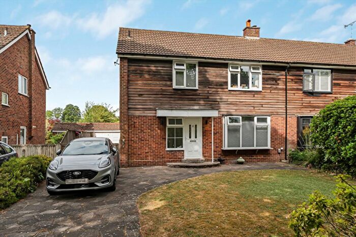 3 Bedroom Property To Rent In Kenton Avenue, Lower Sunbury, TW16