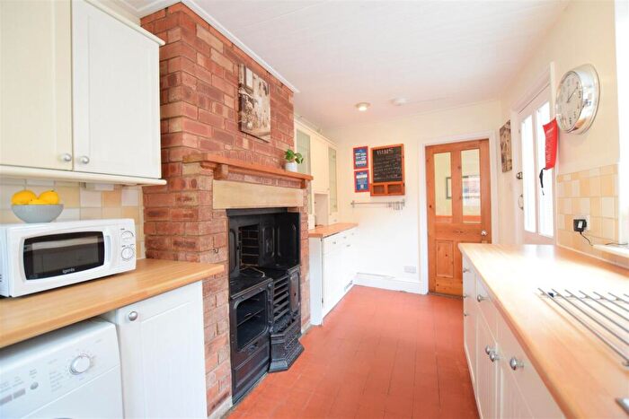 4 Bedroom Terraced House To Rent In Ashlin Grove - Student House - /, LN1