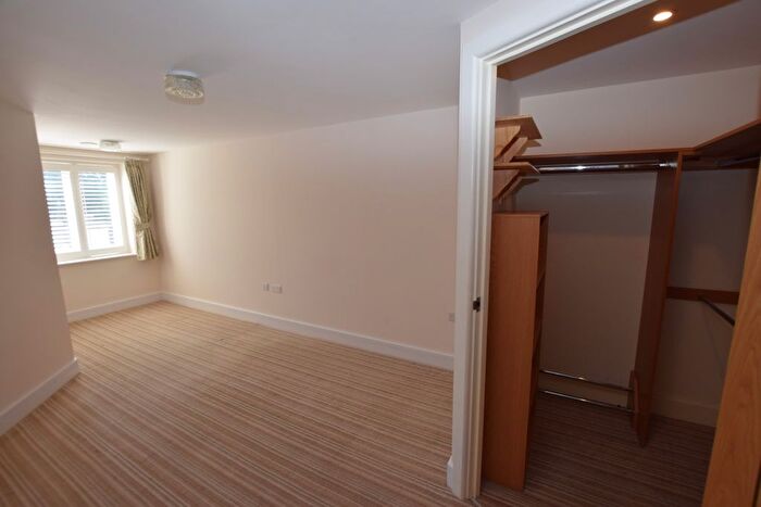 1 Bedroom Flat For Sale In Clover Leaf Court, Ackender Road, Alton, Hampshire, GU34